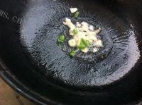 「美味可口」蒜薹炒肉做法图解6)