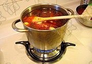 口感极佳的番茄牛腩面做法图解3)
