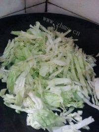 外婆做的卷心菜炒肉做法图解5)
