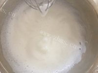 好吃的酸奶芒果蒸蛋糕做法图解3)