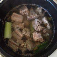 电饭煲炖排骨做法图解7)