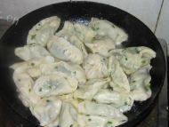 自己做的香煎水饺做法图解4)