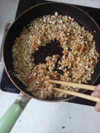 食欲满满的花生糖做法图解6)