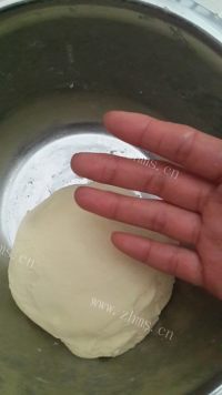 自制肉松小餐包做法图解4)