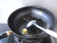 家常菜金沙豆腐做法图解3)