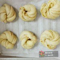美味的椰蓉面包做法图解13)
