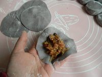 好吃的萝卜猪肉黑米包做法图解13)