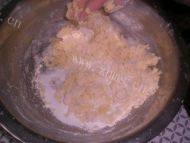 自制黑芝麻咸香饼干做法图解4)