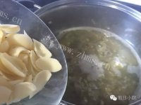 美味的绿豆百合汤做法图解3)
