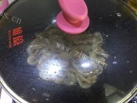 美味的油爆小黄海虾做法图解4)
