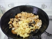 色香味浓的虾酱炒豆腐做法图解10)