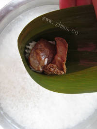 好吃的猴头菇鲜肉粽子做法图解5)