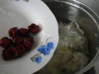 美味的荸荠银耳汤做法图解4)