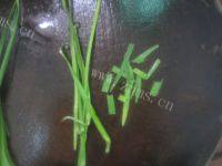 在家做的韭菜炒鸡蛋做法图解2)