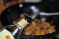 好吃的拆骨肉焖栗子做法图解8)
