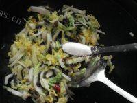 酥脆黑木耳炒大白菜梗做法图解10)