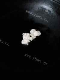 家常菜蒜苔炒肉做法图解3)