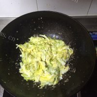 家常菜蒜黄炒鸡蛋做法图解9)