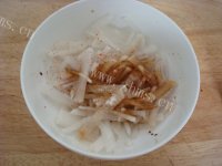 好吃的酸辣白萝卜做法图解2)