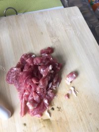 美味的皮蛋瘦肉粥做法图解5)