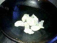 色味俱佳的煎饺子做法图解4)