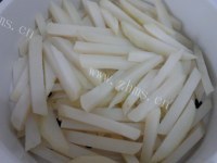 热腾腾的炸薯条做法图解5)