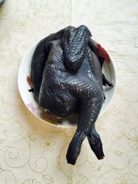 回味无穷的乌鸡汤做法图解1)