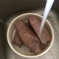 美味的麻辣牛肉干做法图解3)