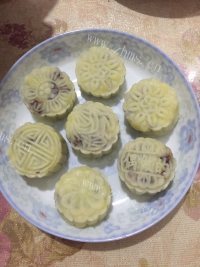 自制红豆沙冰皮月饼做法图解9)