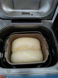 好吃的手工美食]牛奶吐司做法图解11)