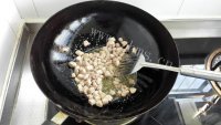 鲜美的胶东海鲜打卤面做法图解6)