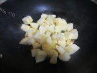 在家做的拔丝苹果做法图解3)