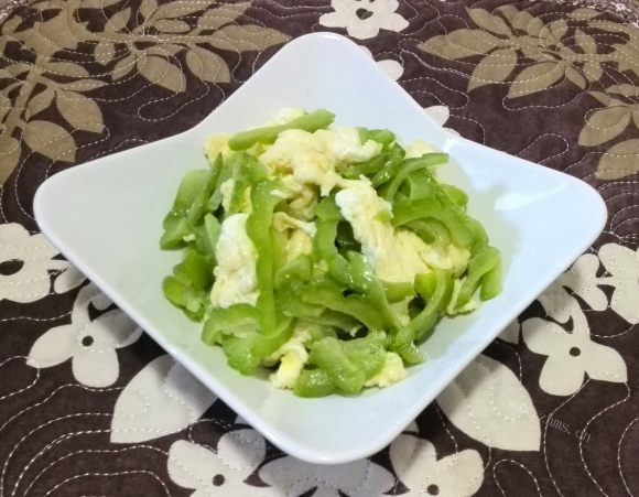 清热解毒苦瓜炒鸡蛋