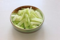 美容养颜的豆豇炒冬瓜皮做法图解3)