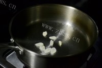 煎香的香草鱼块做法图解5)