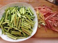 家常菜肉丝蒜薹做法图解2)