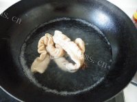 家常菜尖椒肥肠做法图解1)