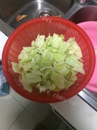 质嫩爽口的炒包菜做法图解1)