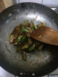 香喷喷的茄子炖粉条做法图解6)