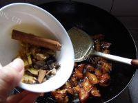 好吃的笋干红烧肉做法图解6)