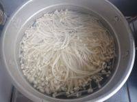 好吃的金针菇拌鸡丝做法图解5)