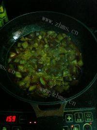 家常菜肉末烧茄子做法图解11)