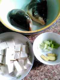 营养丰富的鱼头豆腐汤做法图解2)