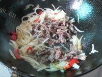泡椒牛肉丝自制做法图解12)