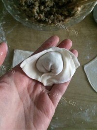 美味的香菇鸡肉馄饨做法图解7)