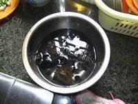 家常菜肉丝炒木耳做法图解1)