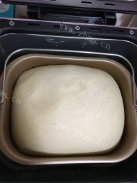 香喷喷的椰蓉面包做法图解3)