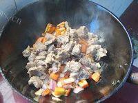 酥嫩咖喱土豆牛肉做法图解8)