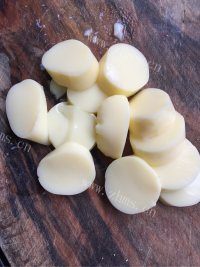 自制日本豆腐炒黑木耳做法图解2)