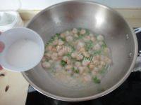 家常青豆炒虾仁做法图解11)